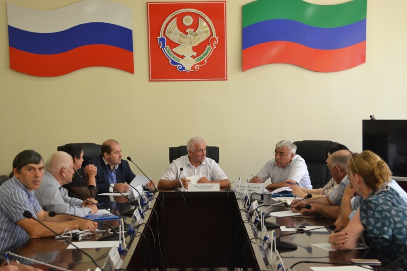 Роберт Гусейнов провел прием граждан в Акушинском районе