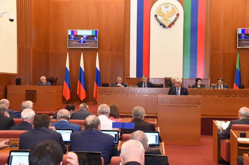 Проект бюджета РД на 2018 год приняли в первом чтении на парламентской сессии 