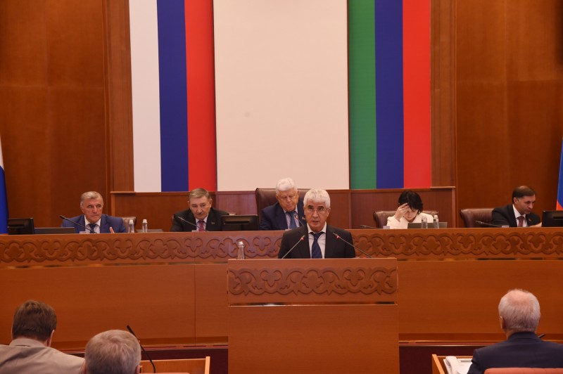 Юнус Саадуев принял участие в сентябрьской сессии Народного Собрания РД