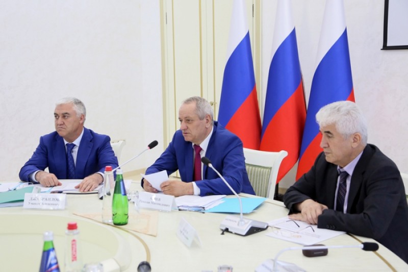 Врио министра финансов принял участие в совещании с представителями предприятий строительной отрасли