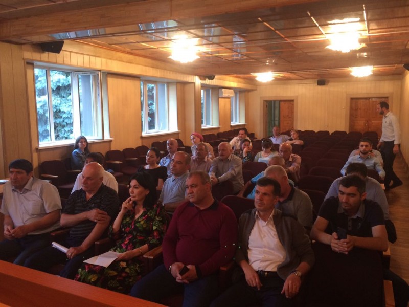 Врио министра финансов РД провел прием граждан в Хасавюрте