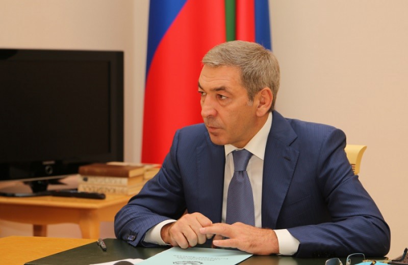 Абдусамад Гамидов поручил обеспечить дагестанцев лекарственными препаратами и детским питанием в полном объеме