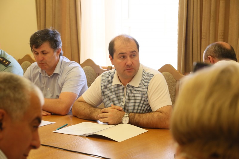 В Правительстве РД обсудили положение дел в учреждениях бюджетной сферы по заработной плате 