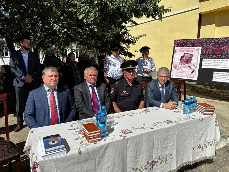 Шамиль Дабишев ко Дню знаний посетил Левашинский район
