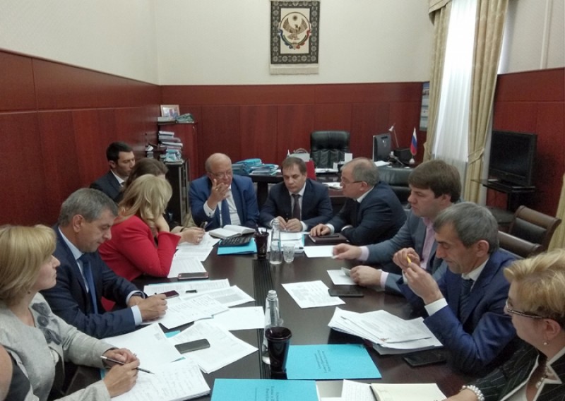 В Правительстве республики обсудили степень финансирования госпрограмм социального характера 