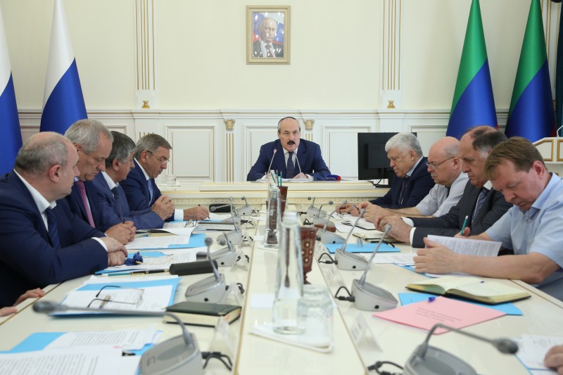 Рамазан Абдулатипов: "Мы не имеем права закрывать рынки без предоставления альтернативы"