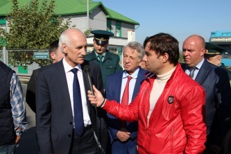 По поручению Врио Главы РД Рамазан Джафаров посетил таможенно-логистический терминал «Виадук»