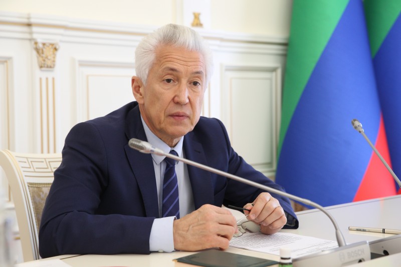 Врио Главы РД провел совещание по обсуждению бюджета Дагестана на 2018 год