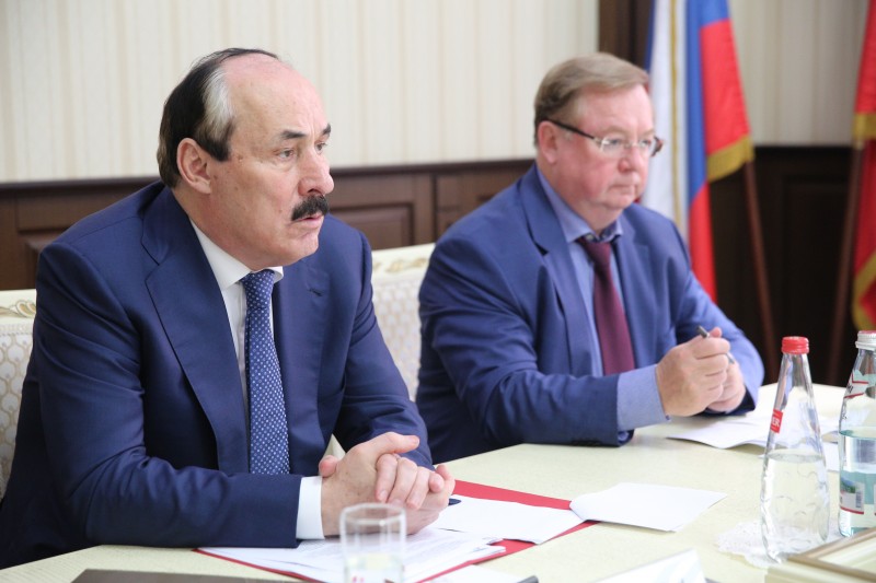 Глава Минфина РД принял участие в совещании о переселении граждан из аварийного жилищного фонда