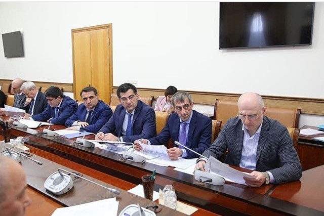 Поступление налоговых и неналоговых доходов обсудили в Правительстве РД