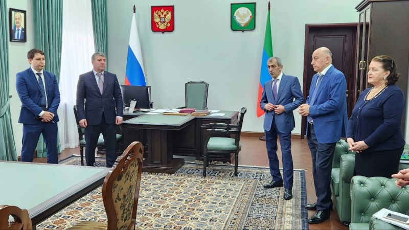 Коллективу министерства финансов республики представили нового заместителя министра