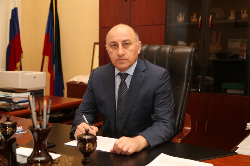 Поздравление министра финансов РД Али Исламова с Днем финансиста
