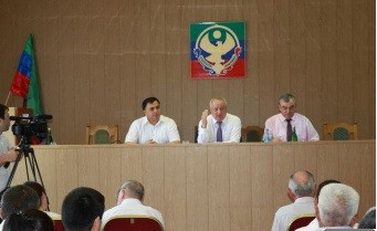 Рамазан Алиев провел семинар-совещание по реализации приоритетных проектов РД в Магарамкентском районе